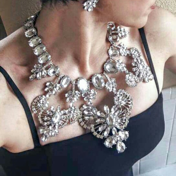 Jeweled necklace - Picture 3 of 8